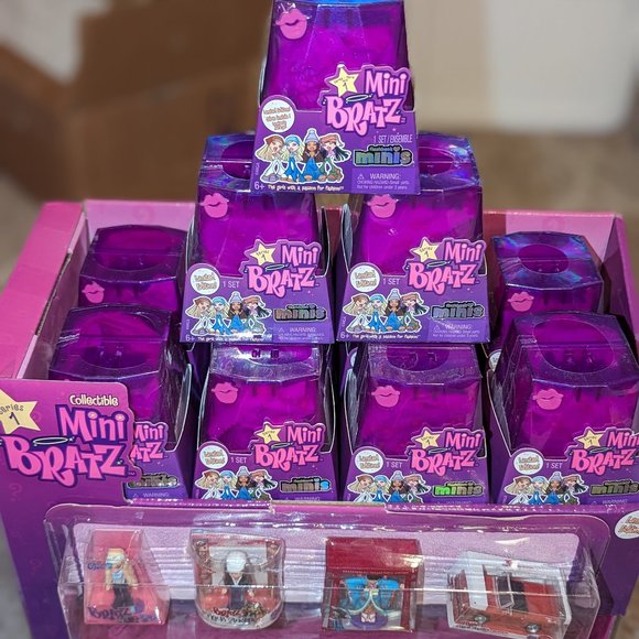 New! Lot of 11 MGA Mini Bratz Limited Edition Flashback Series 1 w/Display Box - Picture 1 of 6